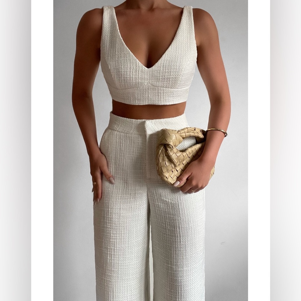 Show Po 2 piece white knit set